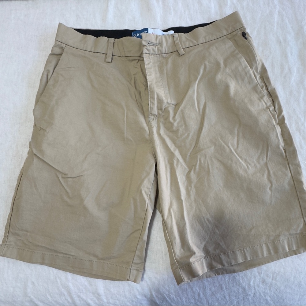 Men’s khaki Old Navy casual shorts